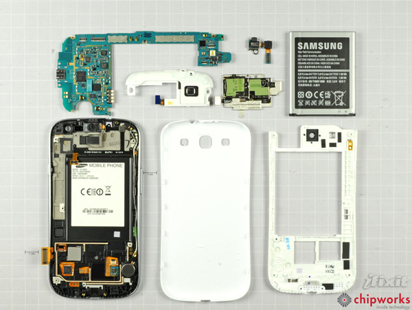 Как разобрать телефон Samsung Galaxy S III (16)