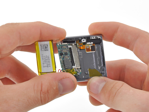 Как разобрать плеер Apple iPod Nano 6-го поколения (20)