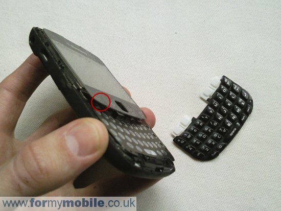 Как разобрать телефон BlackBerry Curve 8520 (7)