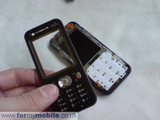 Как разобрать телефон Sony Ericsson W890i (7)