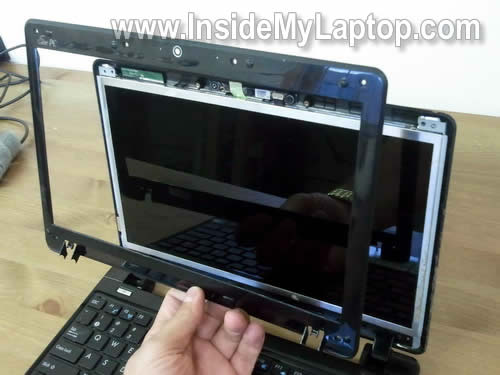 replace-damaged-laptop-screen-07