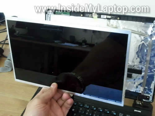 replace-damaged-laptop-screen-15
