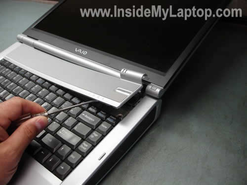 Как разобрать ноутбук Sony Vaio серии PCG-K (2)