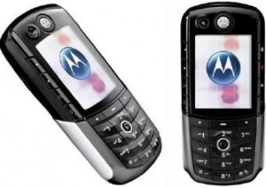 Как разобрать телефон Motorola E1000 для замены дисплея или корпуса