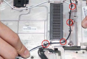 Packard bell v5wt2 разборка. Лапка для ноутбука packard bell. Packard bell dot s как разобрать. Как разобрать packard bell. Нетбук dot s разборка.