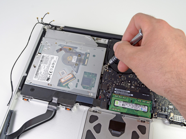 Как разобрать ноутбук Apple MacBook Pro 15" Unibody (15)