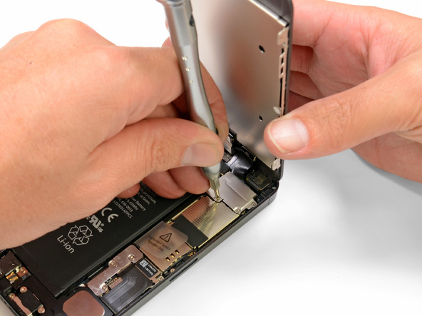 Как разобрать телефон Apple iPhone 5 (9)