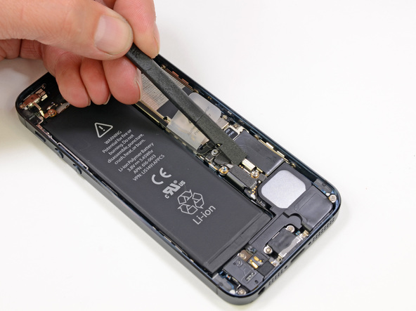 Как разобрать телефон Apple iPhone 5 (13)