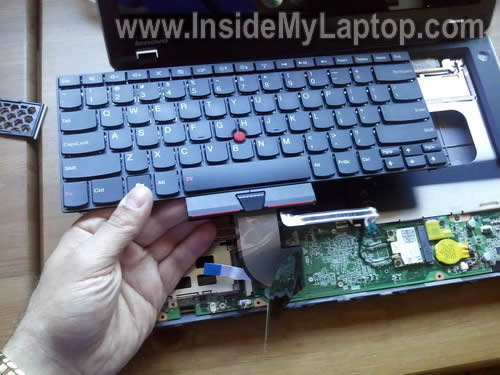 Как разобрать ноутбук Lenovo ThinkPad Edge (13)