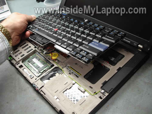 Как разобрать ноутбук Lenovo ThinkPad T61 для замены кулера (7)