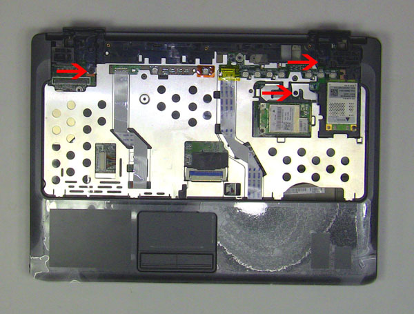 Как разобрать ноутбук Dell Inspiron 1420 / Vostro 1400: замена упора для рук с тачпадом (12)