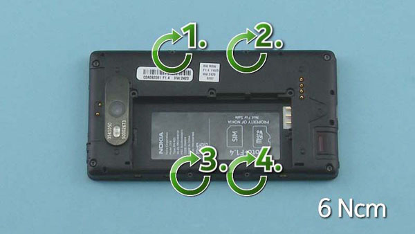 Как cобрать телефон Nokia Lumia 820 после замены деталей (14)