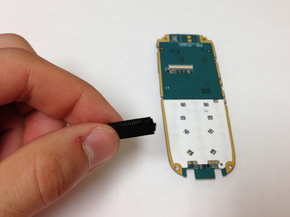 Как разобрать телефон Sony Ericsson J220i для замены разъёма зарядки (14)