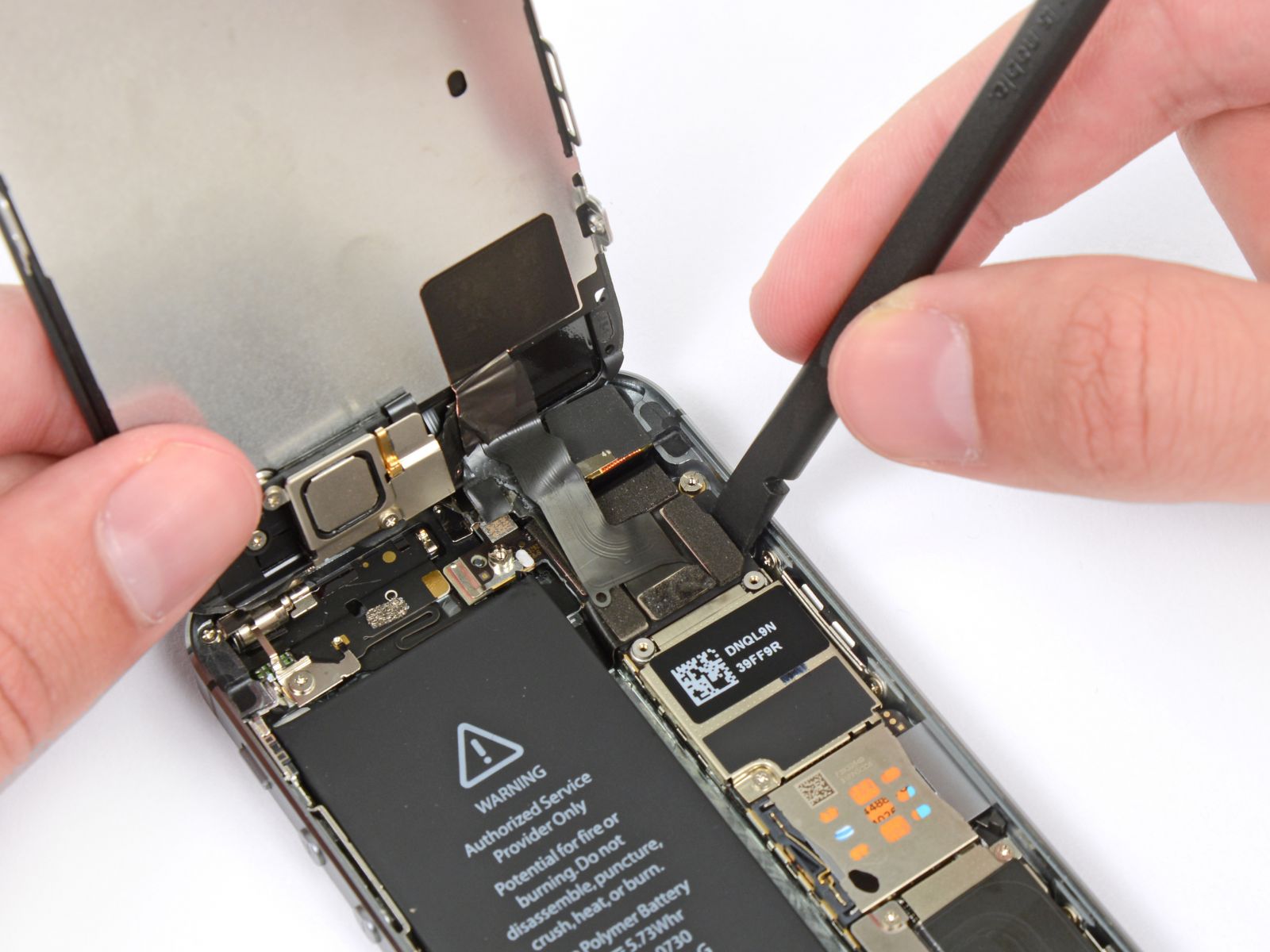 Замена сенсорного стекла и дисплея на iPhone 5S (19)